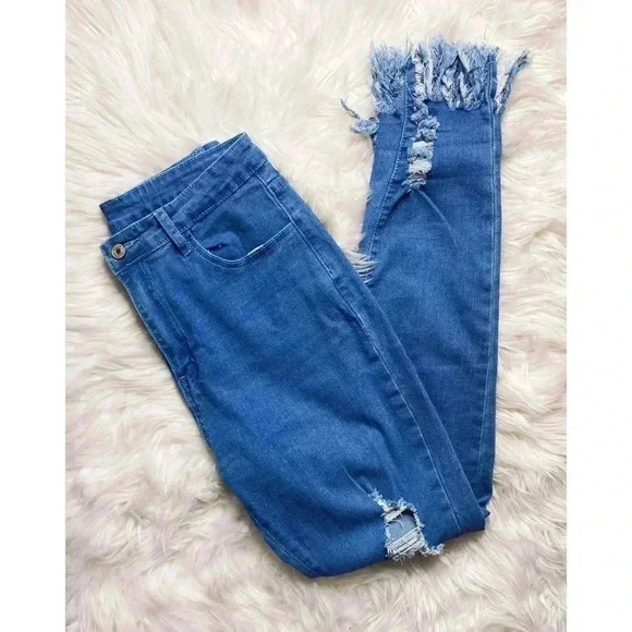 SHEIN Fringe Distressed Jeans - Picture 2 of 8